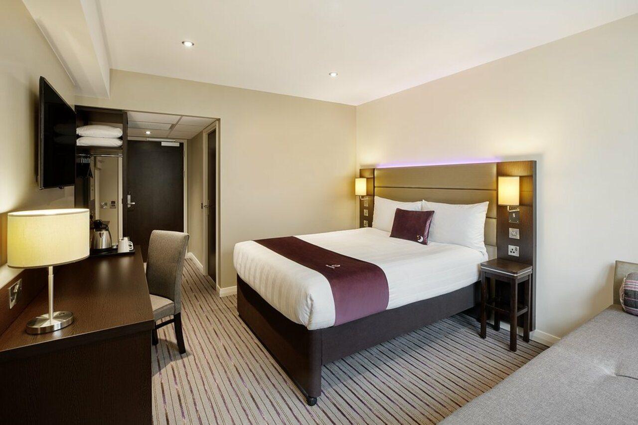 Premier Inn Staines Upon Thames Exterior photo